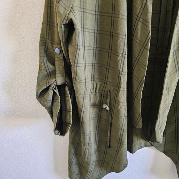 SOHO Apparel LTD. New with Tags Green Cardigan size Medium - Picture 2 of 7